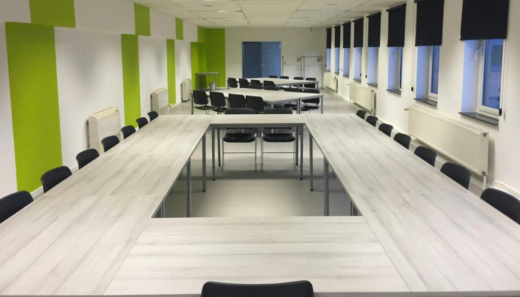 A Toulouse acheter du Mobilier design pour salles de réunions, conférences et congrès : alliez esthétique et fonctionnalité Pour les entreprises, institutions etc