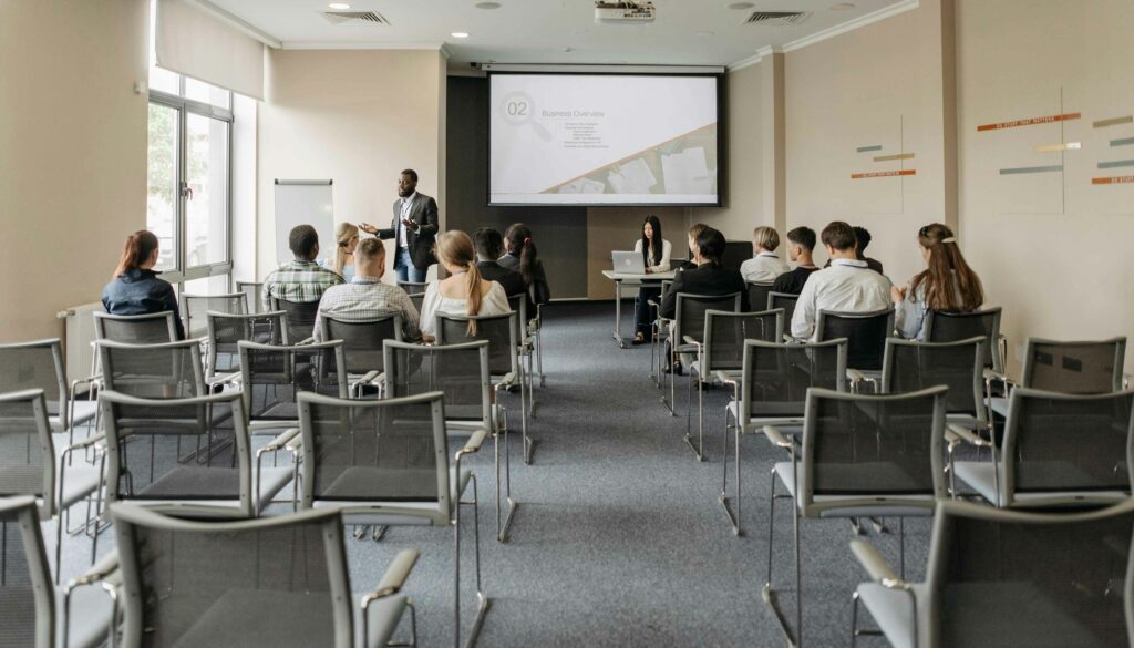 A Toulouse acheter du Mobilier design pour salles de réunions, conférences et congrès : alliez esthétique et fonctionnalité Pour les entreprises, institutions etc