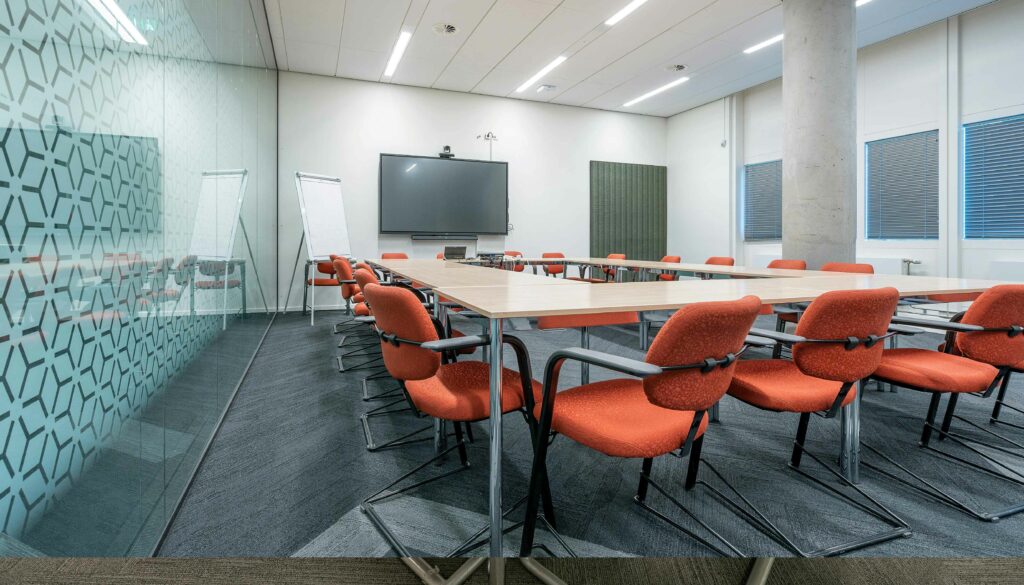 A Toulouse acheter du Mobilier design pour salles de réunions, conférences et congrès : alliez esthétique et fonctionnalité Pour les entreprises, institutions etc