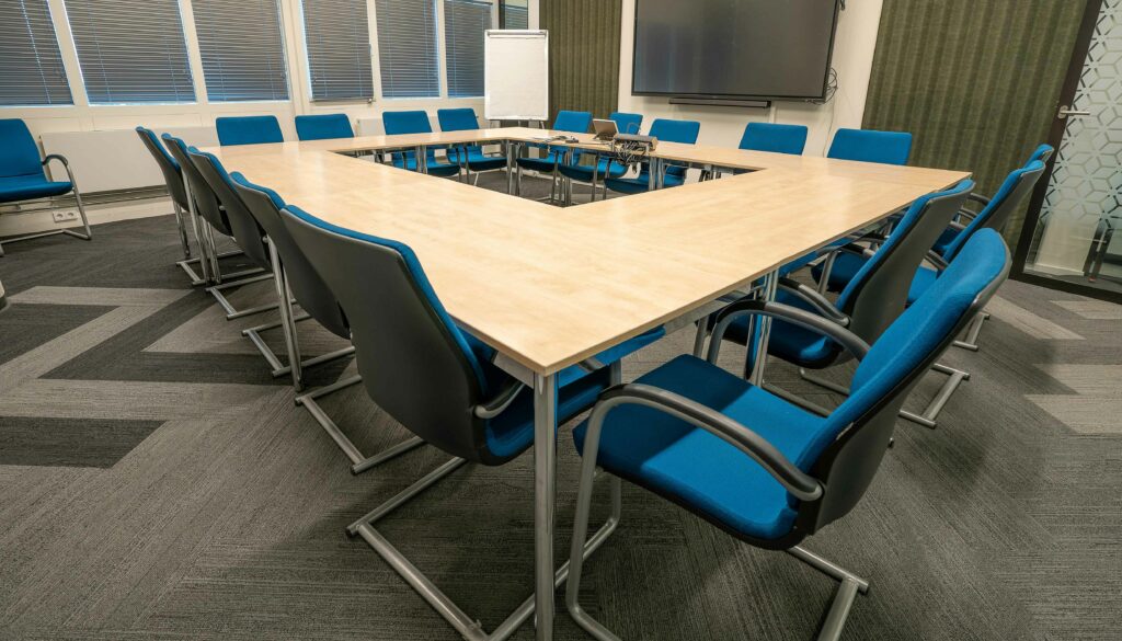 A Toulouse acheter du Mobilier design pour salles de réunions, conférences et congrès : alliez esthétique et fonctionnalité Pour les entreprises, institutions etc